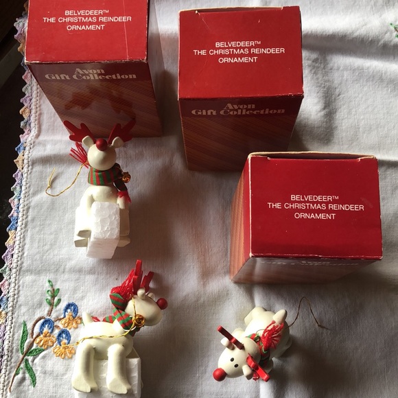 Avon Belvedeer The Christmas Reindeer Ornament - Picture 5 of 10